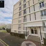 6 Et 4 Adresses A Mi-chemin Entre Le Vieux Port Et L Ile De Re