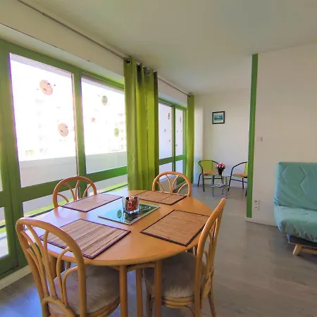 5 Indépendants Situés à Mi-chemin Entre Le Vieux Port Et Le Pont De L île De Ré * La Rochelle (Charente-Maritime)