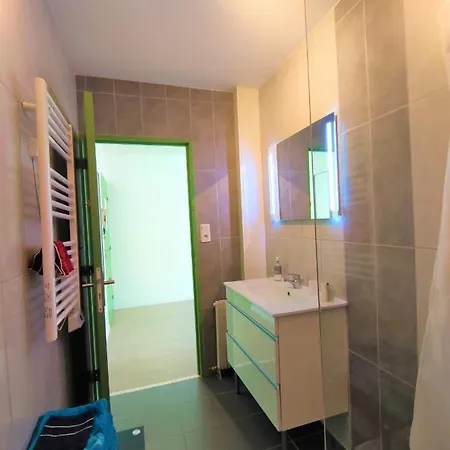 5 Indépendants Situés à Mi-chemin Entre Le Vieux Port Et Le Pont De L île De Ré * La Rochelle (Charente-Maritime)