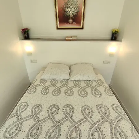 5 Indépendants Situés à Mi-chemin Entre Le Vieux Port Et Le Pont De L île De Ré Appartamento *