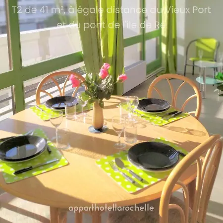 6 Et 4 Adresses A Mi-chemin Entre Le Vieux Port Et L Ile De Re 라로셸