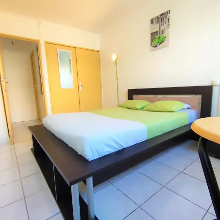 6 Et 4 Adresses A Mi-chemin Entre Le Vieux Port Et L Ile De Re