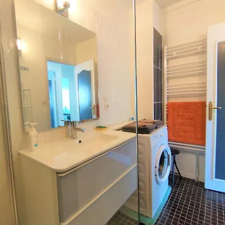 5 Indépendants Situés à Mi-chemin Entre Le Vieux Port Et Le Pont De L île De Ré