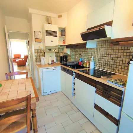 5 Indépendants Situés à Mi-chemin Entre Le Vieux Port Et Le Pont De L île De Ré