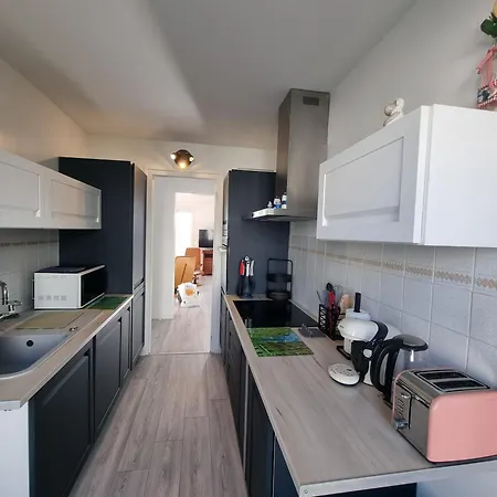 5 Indépendants Situés à Mi-chemin Entre Le Vieux Port Et Le Pont De L île De Ré Appartamento