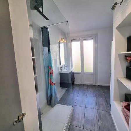 6 Et 4 Adresses A Mi-chemin Entre Le Vieux Port Et L Ile De Re Apartment *