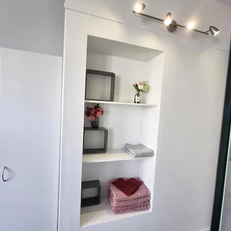 5 Indépendants Situés à Mi-chemin Entre Le Vieux Port Et Le Pont De L île De Ré Appartamento La Rochelle (Charente-Maritime)