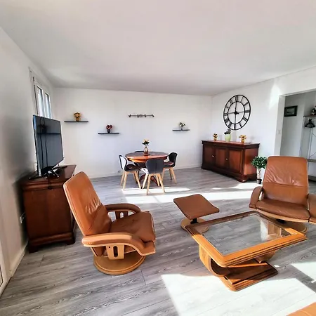 5 Indépendants Situés à Mi-chemin Entre Le Vieux Port Et Le Pont De L île De Ré La Rochelle (Charente-Maritime)