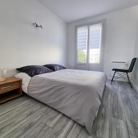 5 Indépendants Situés à Mi-chemin Entre Le Vieux Port Et Le Pont De L île De Ré