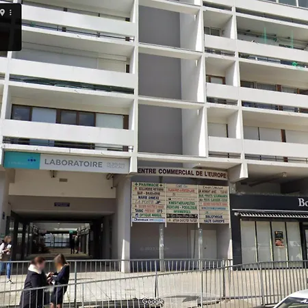 6 Appartements Et 4 Adresses A Mi-Chemin Entre Le Vieux Port Et L Ile De Re *