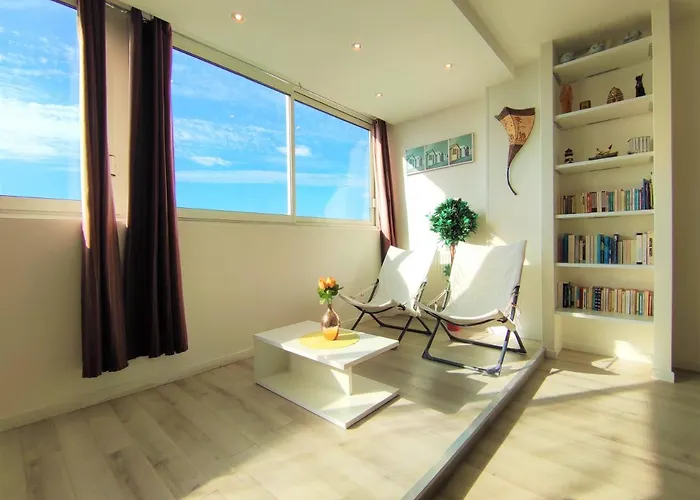 5 Indépendants Situés à Mi-chemin Entre Le Vieux Port Et Le Pont De L île De Ré * La Rochelle (Charente-Maritime)