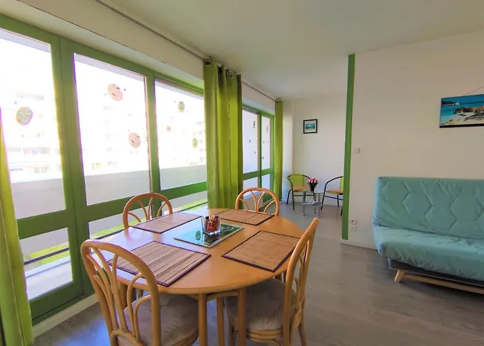 5 Indépendants Situés à Mi-chemin Entre Le Vieux Port Et Le Pont De L île De Ré * La Rochelle (Charente-Maritime)