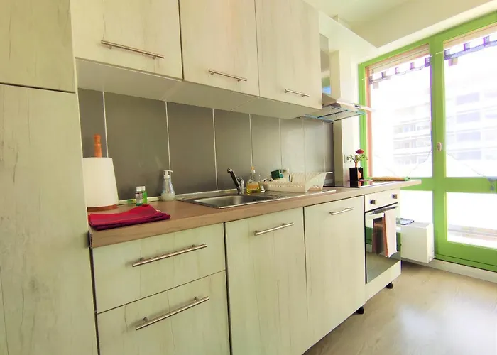 5 Indépendants Situés à Mi-chemin Entre Le Vieux Port Et Le Pont De L île De Ré