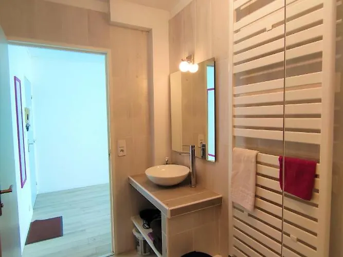 5 Indépendants Situés à Mi-chemin Entre Le Vieux Port Et Le Pont De L île De Ré Apartamento La Rochelle (Charente-Maritime)