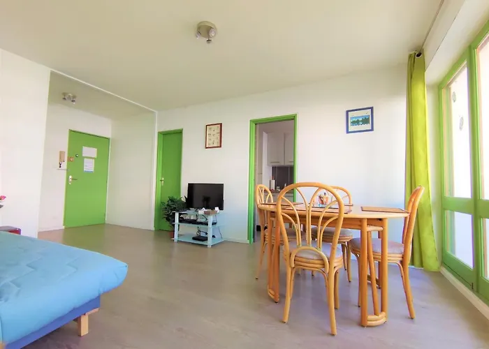 5 Indépendants Situés à Mi-chemin Entre Le Vieux Port Et Le Pont De L île De Ré La Rochelle (Charente-Maritime)