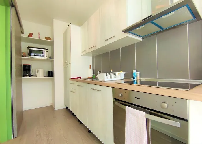 5 Indépendants Situés à Mi-chemin Entre Le Vieux Port Et Le Pont De L île De Ré La Rochelle (Charente-Maritime)