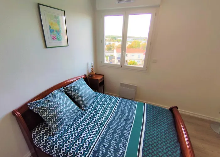 5 Indépendants Situés à Mi-chemin Entre Le Vieux Port Et Le Pont De L île De Ré