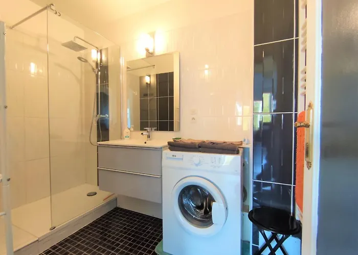 5 Indépendants Situés à Mi-chemin Entre Le Vieux Port Et Le Pont De L île De Ré