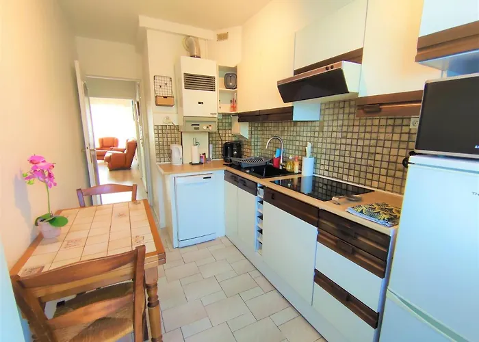 5 Indépendants Situés à Mi-chemin Entre Le Vieux Port Et Le Pont De L île De Ré