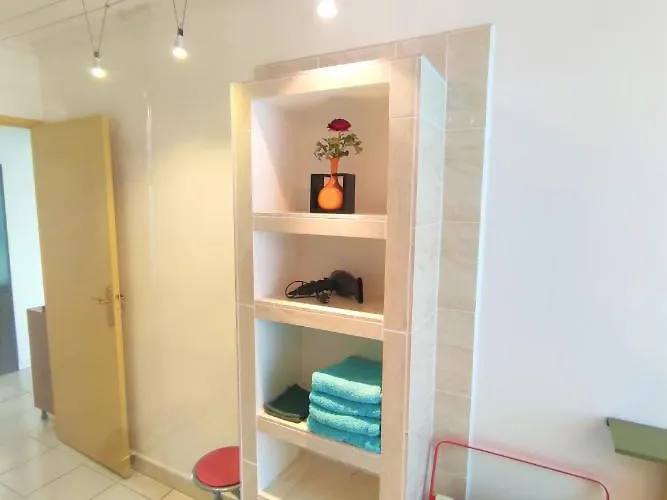 5 Indépendants Situés à Mi-chemin Entre Le Vieux Port Et Le Pont De L île De Ré Apartamento *