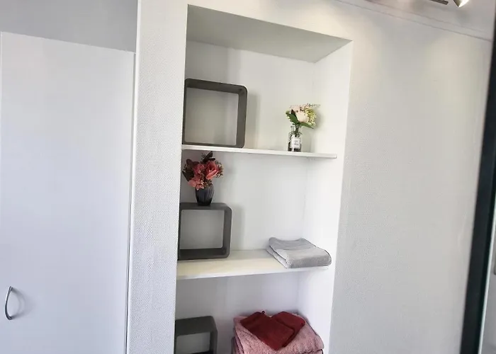 5 Indépendants Situés à Mi-chemin Entre Le Vieux Port Et Le Pont De L île De Ré Apartamento La Rochelle (Charente-Maritime)