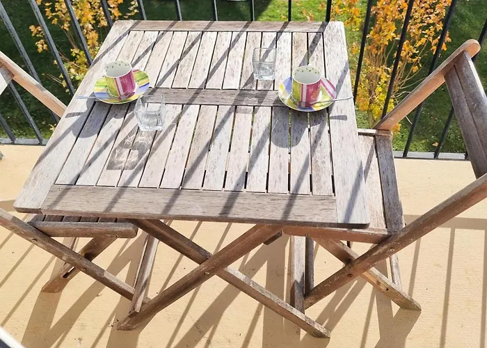 5 Indépendants Situés à Mi-chemin Entre Le Vieux Port Et Le Pont De L île De Ré *